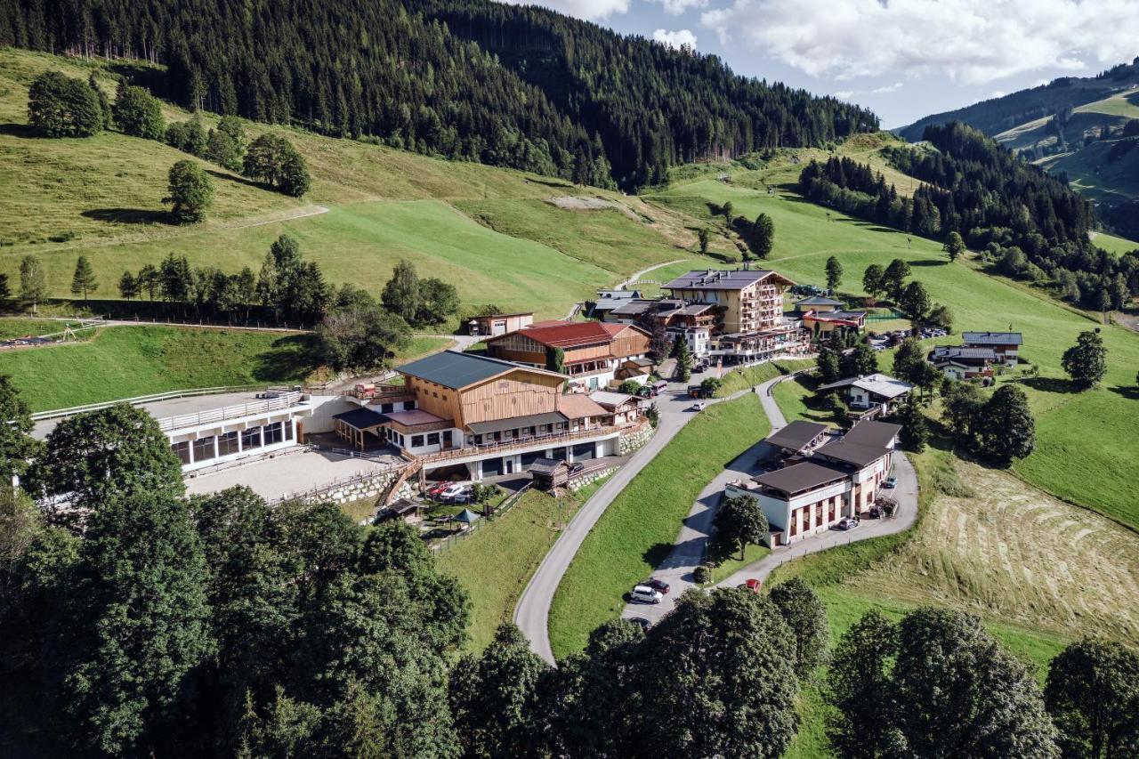 Familienresort Ellmauhof Saalbach-Hinterglemm Bagian luar foto